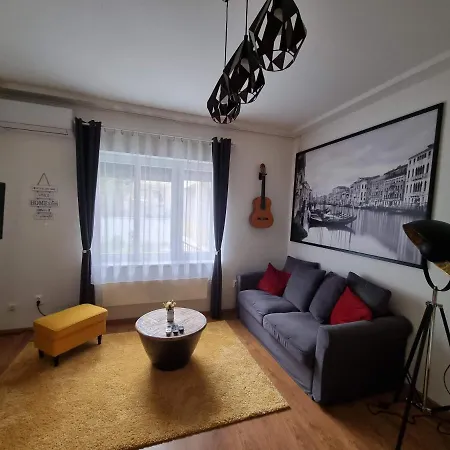 Flora Apartman Apartment