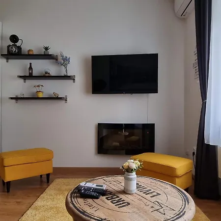 Flora Apartman Apartment